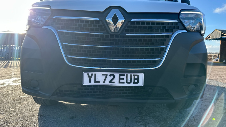 Renault Master Mwb Diesel Fwd MM35dCi 135 Business+ Medium Roof Van